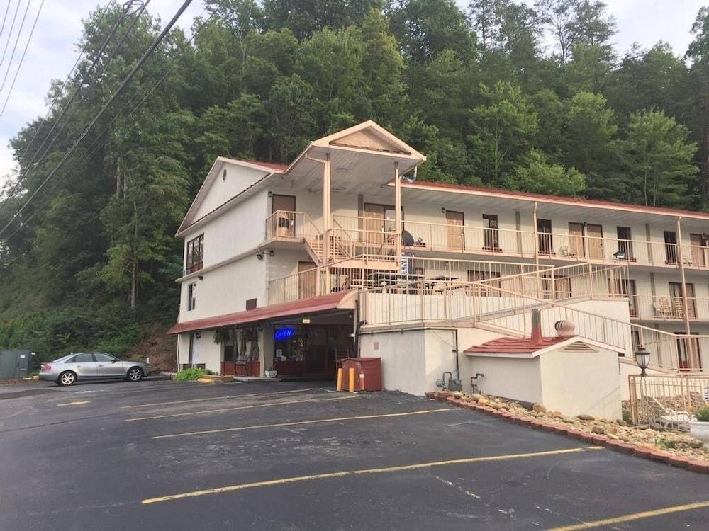 Bear Mount Inn & Suites Pigeon Forge Exterior foto